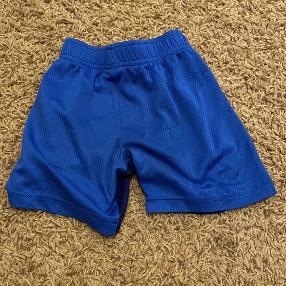 Blue Nike shorts size 4t - Picture 4 of 4
